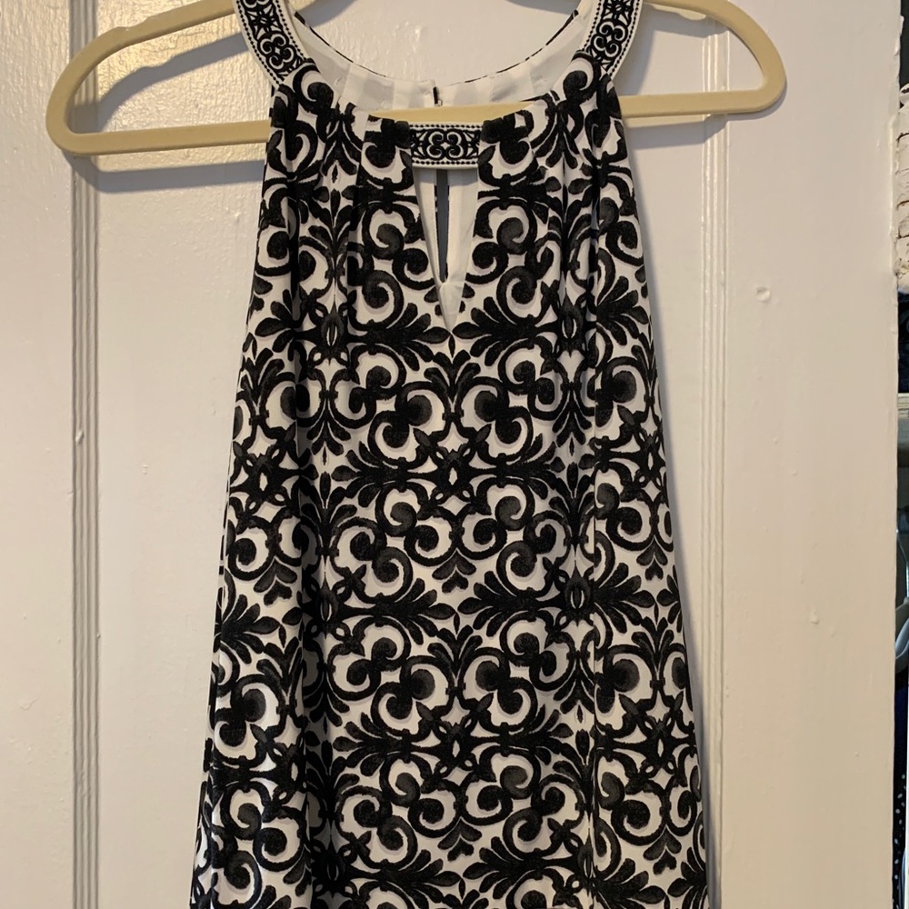 WHITE HOUSE BLACK MARKET B&W KEYHOLE TOP